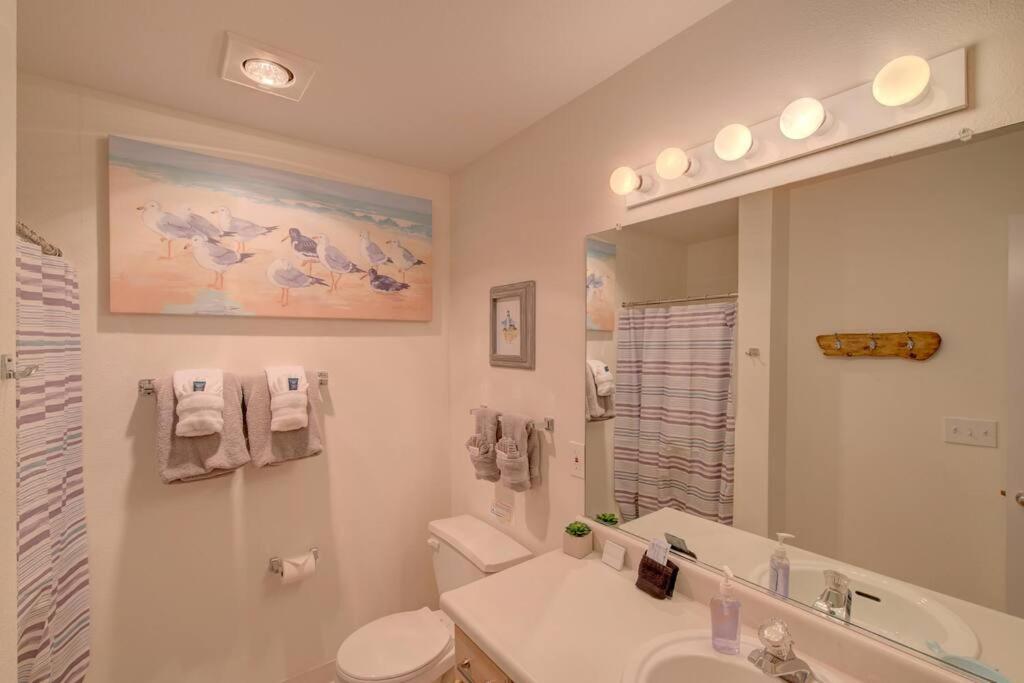 Beach Please-Updated Home With Ocean Views ロングビーチ エクステリア 写真