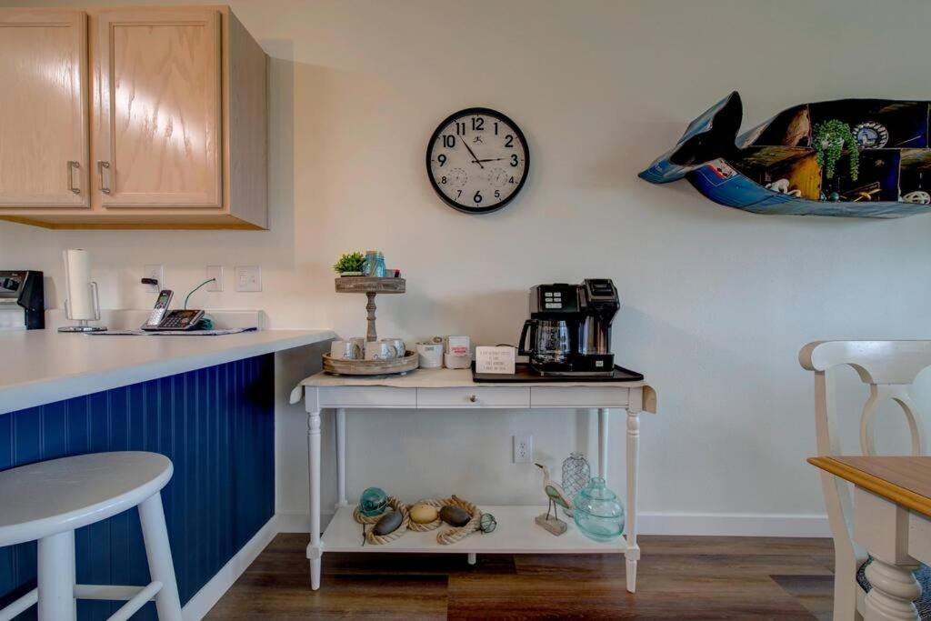 Beach Please-Updated Home With Ocean Views ロングビーチ エクステリア 写真