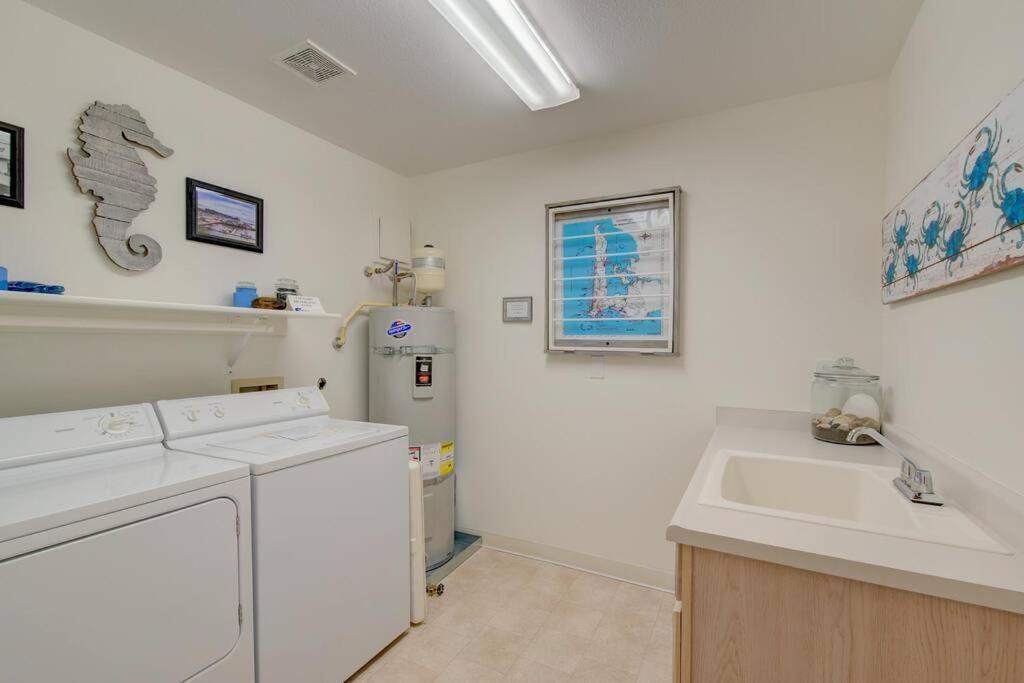 Beach Please-Updated Home With Ocean Views ロングビーチ エクステリア 写真