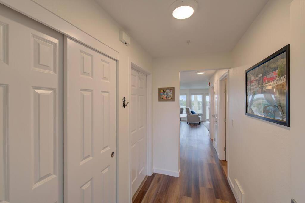 Beach Please-Updated Home With Ocean Views ロングビーチ エクステリア 写真