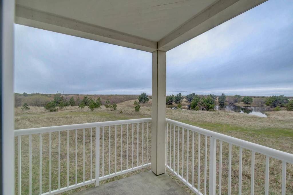Beach Please-Updated Home With Ocean Views ロングビーチ エクステリア 写真