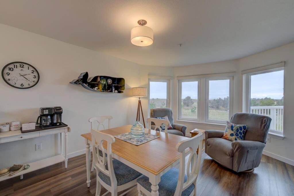Beach Please-Updated Home With Ocean Views ロングビーチ エクステリア 写真