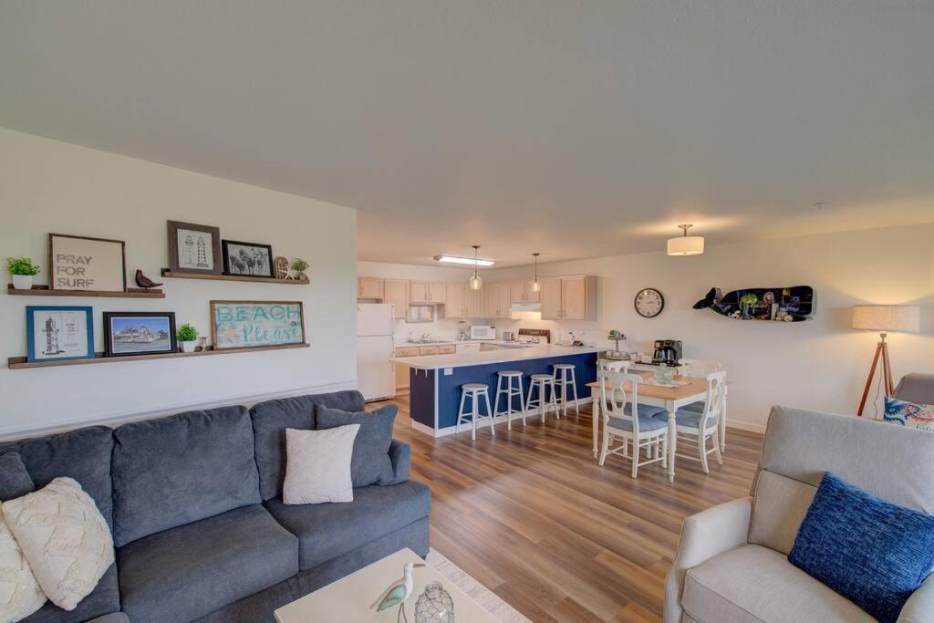 Beach Please-Updated Home With Ocean Views ロングビーチ エクステリア 写真